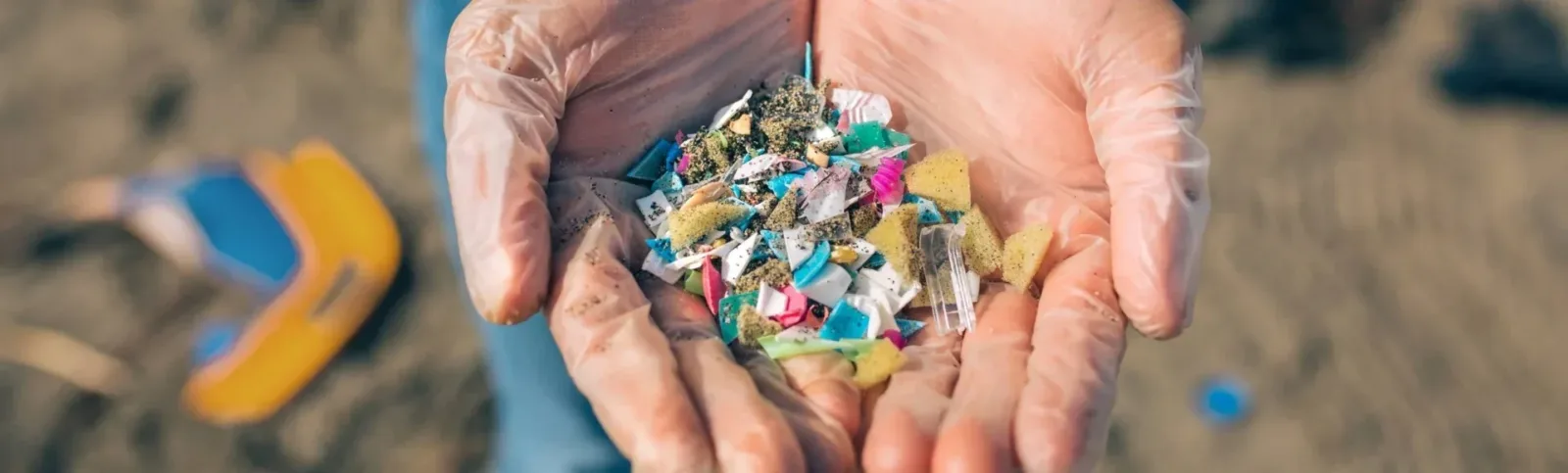 Mikroplastik w Wodzie Butelkowanej – Czy jest się czego bać?