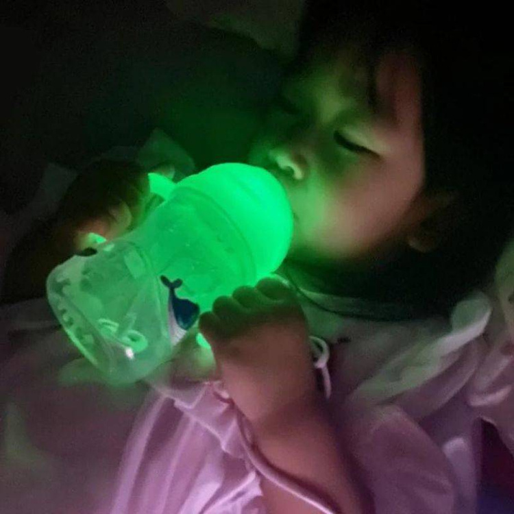 B.Box Bidon ze słomką 240ml Glow in the dark