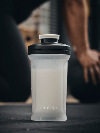 Shaker do odżywek/białka Contigo GO 2.0 590 ml - Salt Shaker Contigo GO 2.0 590 ml - Salt - powystawowy